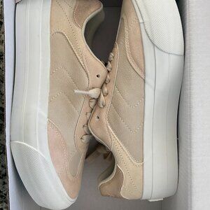 Blowfish Malibu Size 7 Sneaker